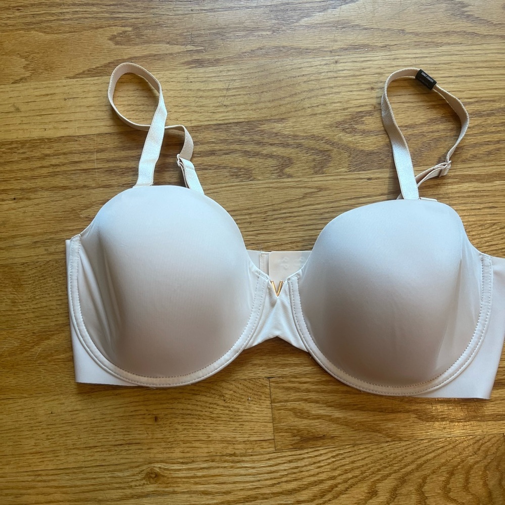 Victorias Secret 38D NWT lightly lined bra convertible strapless